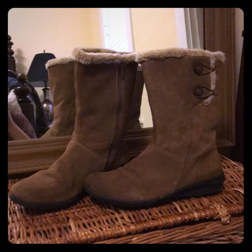 Clarks leather boots fur